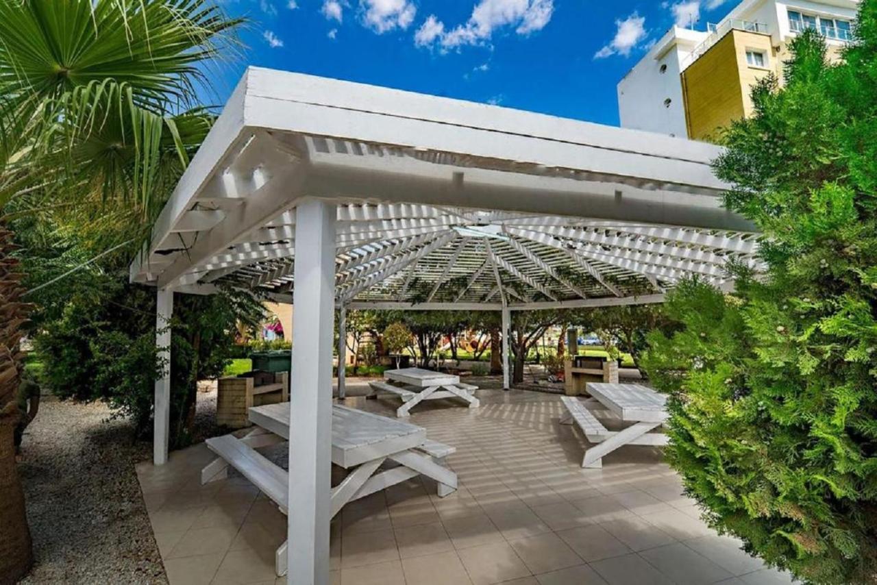Spartacus Pool Apartments In Caesar Resort & Spa Trikomo Kültér fotó