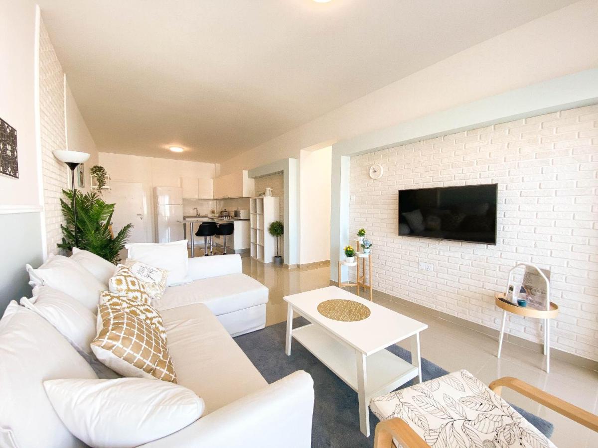 Spartacus Pool Apartments In Caesar Resort & Spa Trikomo Kültér fotó